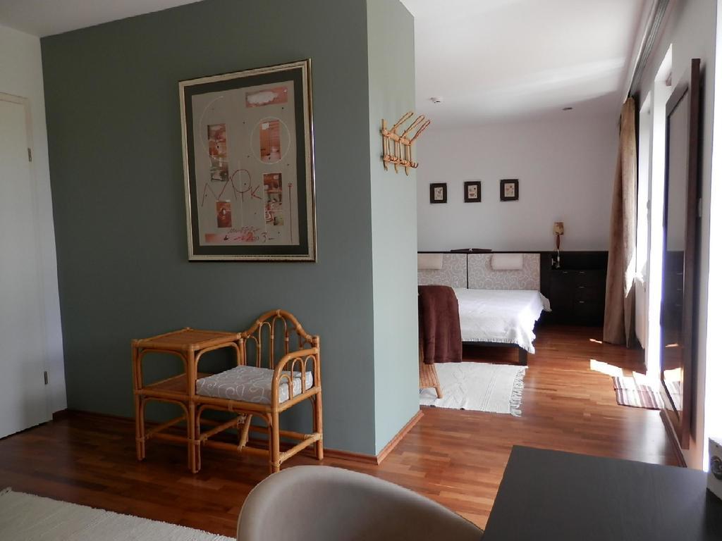 Csiki Apartman Budaörs Δωμάτιο φωτογραφία